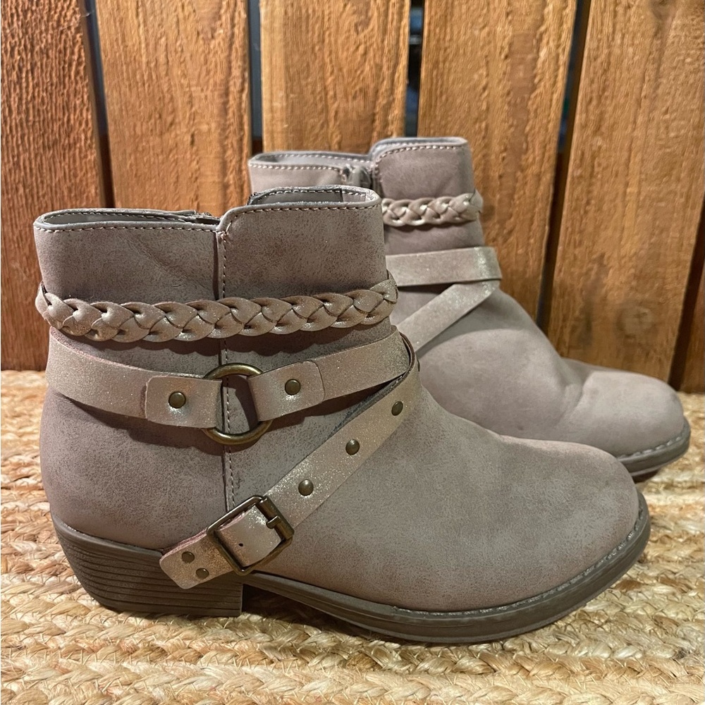 SO Girl’s Ankle Boot Sz 2 Med
